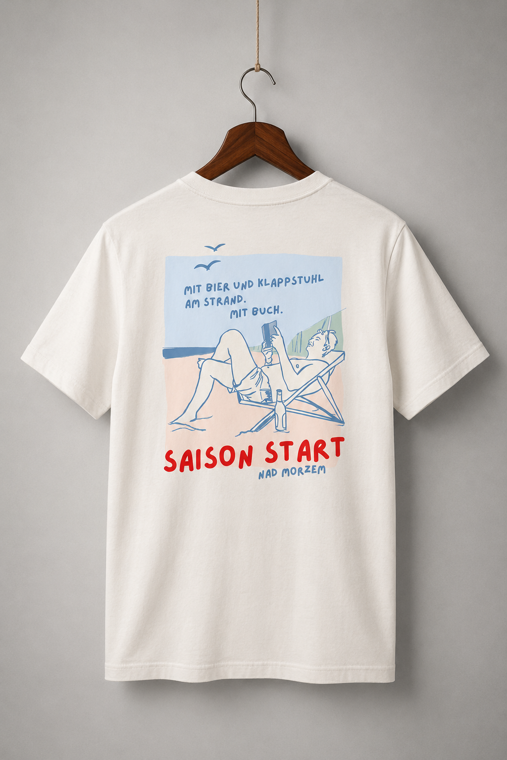 Detailaufnahme des Saison Start Rückenprints mit handgezeichnetem Baltic Artwork