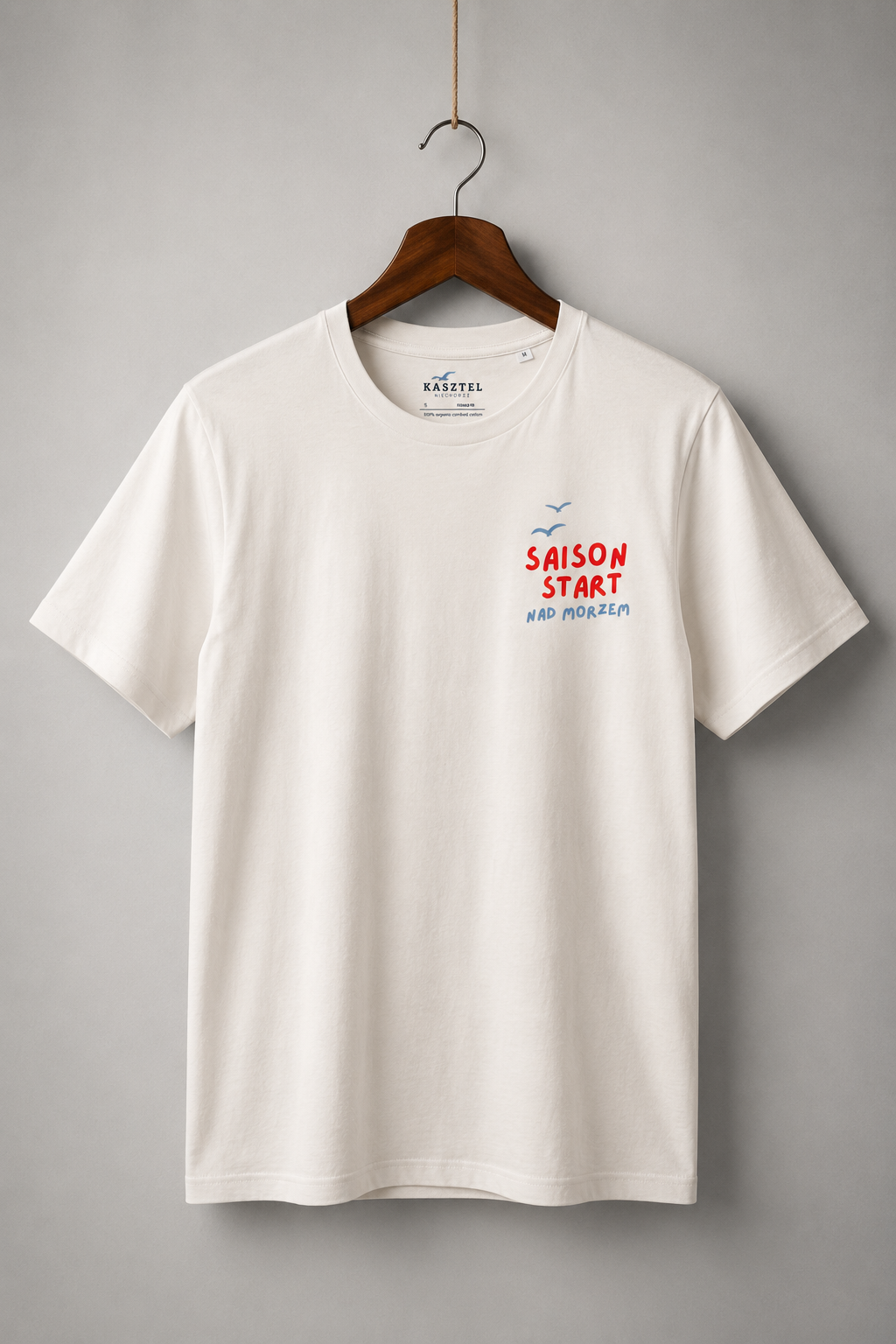 NIC Saison Start Tee in Sea Salt White mit kleinem Saison Start Brustprint